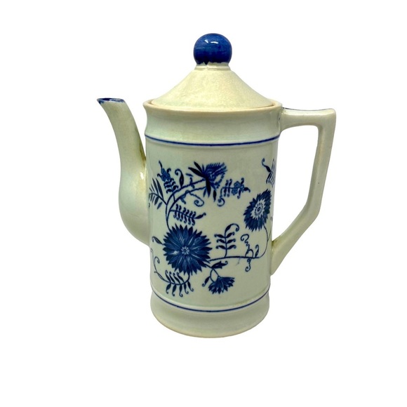 Blue and White Vintage Teapot. - Picture 9 of 9